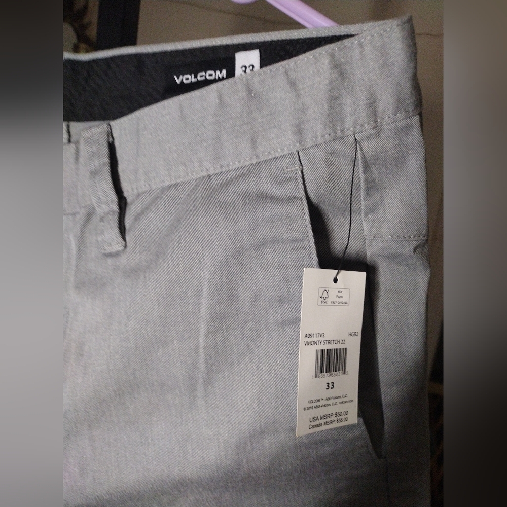 Volcom Men's Light Gray Flat Front Shorts Size 33 - Picture 2 of 3